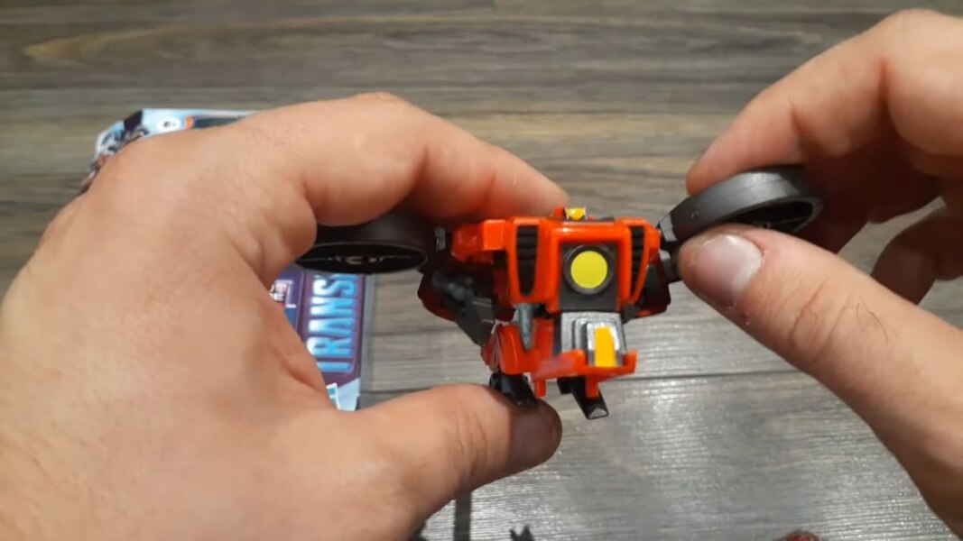 In Hand Image Transformers Earthspark Terran Twitch Deluxe Class  (10 of 11)